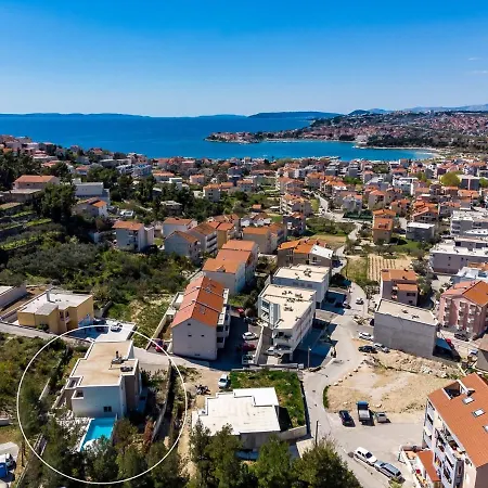 New - Nina With Private 32 Sqm Heated Pool, 5 Bedrooms, Fun Zone, 850m From The Villa *