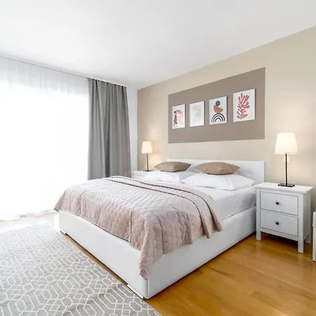 New - Nina With Private 32 Sqm Heated Pool, 5 Bedrooms, Fun Zone, 850m From The Villa *