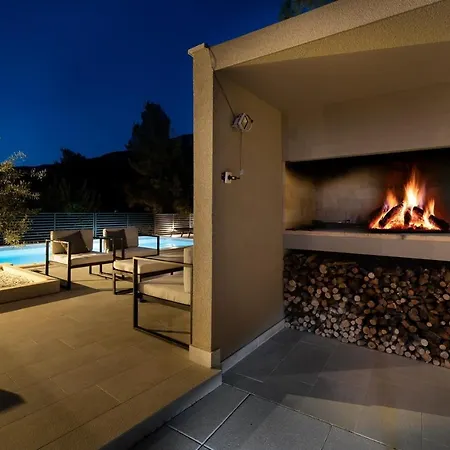 Nina With Private 32 Sqm Heated Pool, 5 Bedrooms, Fun Zone, 850m From The Βίλα