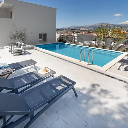 New - Nina With Private 32 Sqm Heated Pool, 5 Bedrooms, Fun Zone, 850m From The * Podstrana