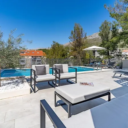 New - Nina With Private 32 Sqm Heated Pool, 5 Bedrooms, Fun Zone, 850m From The * Podstrana