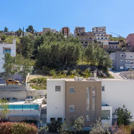 New - Nina With Private 32 Sqm Heated Pool, 5 Bedrooms, Fun Zone, 850m From The Villa Podstrana