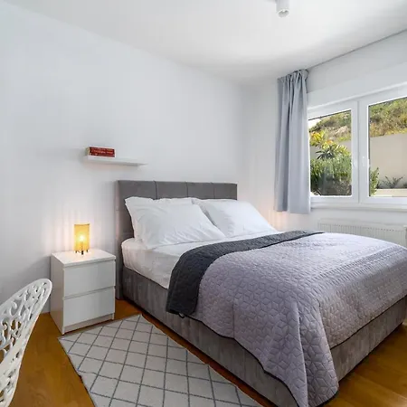 New - Nina With Private 32 Sqm Heated Pool, 5 Bedrooms, Fun Zone, 850m From The Villa
