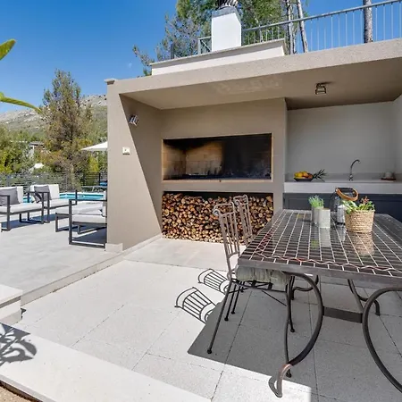 New - Nina With Private 32 Sqm Heated Pool, 5 Bedrooms, Fun Zone, 850m From The * Podstrana