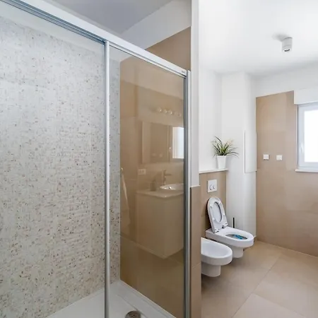 Villa New - Nina With Private 32 Sqm Heated Pool, 5 Bedrooms, Fun Zone, 850m From The Podstrana