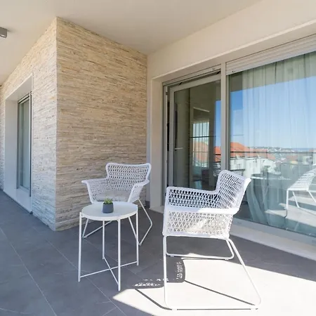 Villa New - Nina With Private 32 Sqm Heated Pool, 5 Bedrooms, Fun Zone, 850m From The Podstrana