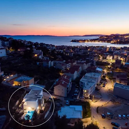 Nina With Private 32 Sqm Heated Pool, 5 Bedrooms, Fun Zone, 850m From The Ποντστράνα