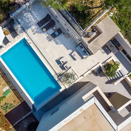 Βίλα Nina With Private 32 Sqm Heated Pool, 5 Bedrooms, Fun Zone, 850m From The *